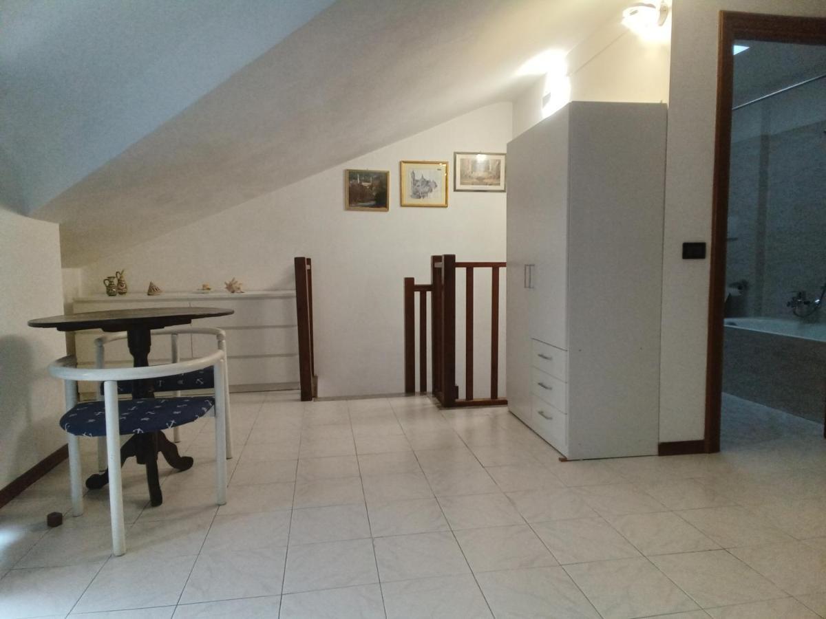 Appartamento - Terrazzo Vivibile Vista Mare, Wi-Fi Gratuito Валекрозия Екстериор снимка